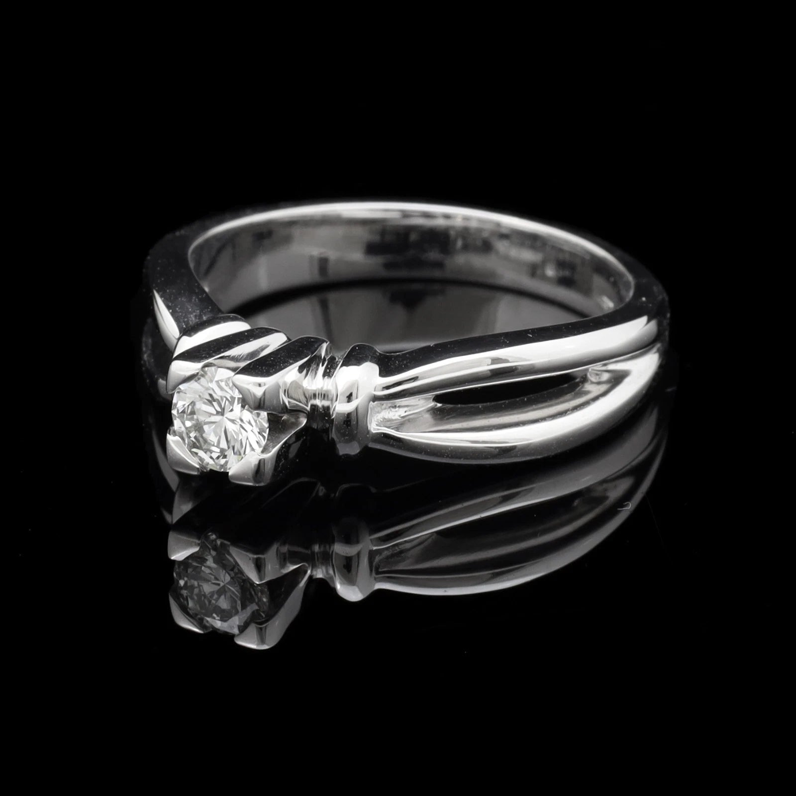 ANELLO SOLITARIO HUG