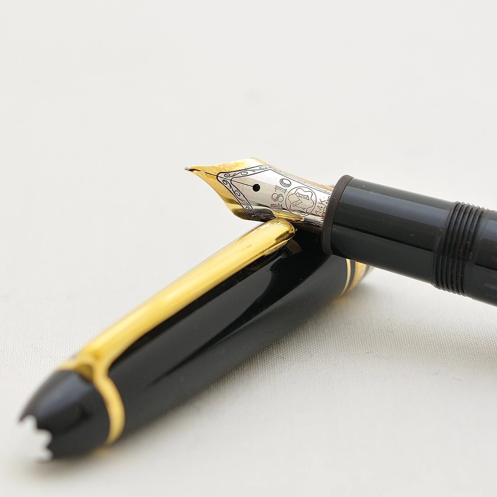 MONTBLANC MEISTERSTUCK GOLD-COATED 4810 BLACK FOUNTAIN