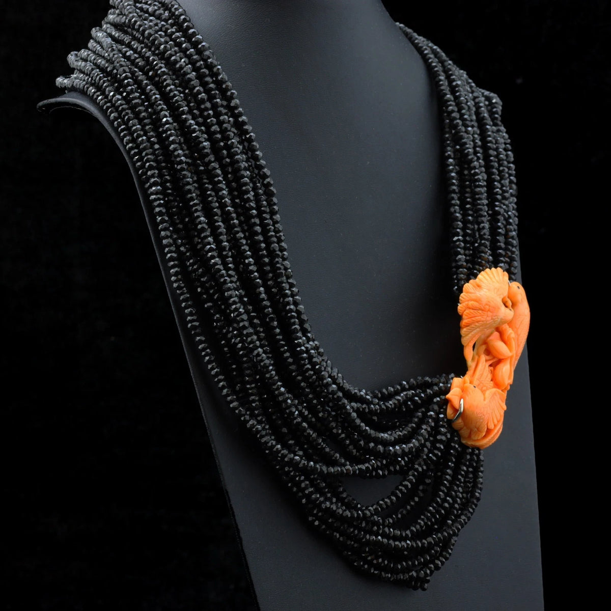 COLLANA IN SPINELLO NERO E CORALLO NATURALE