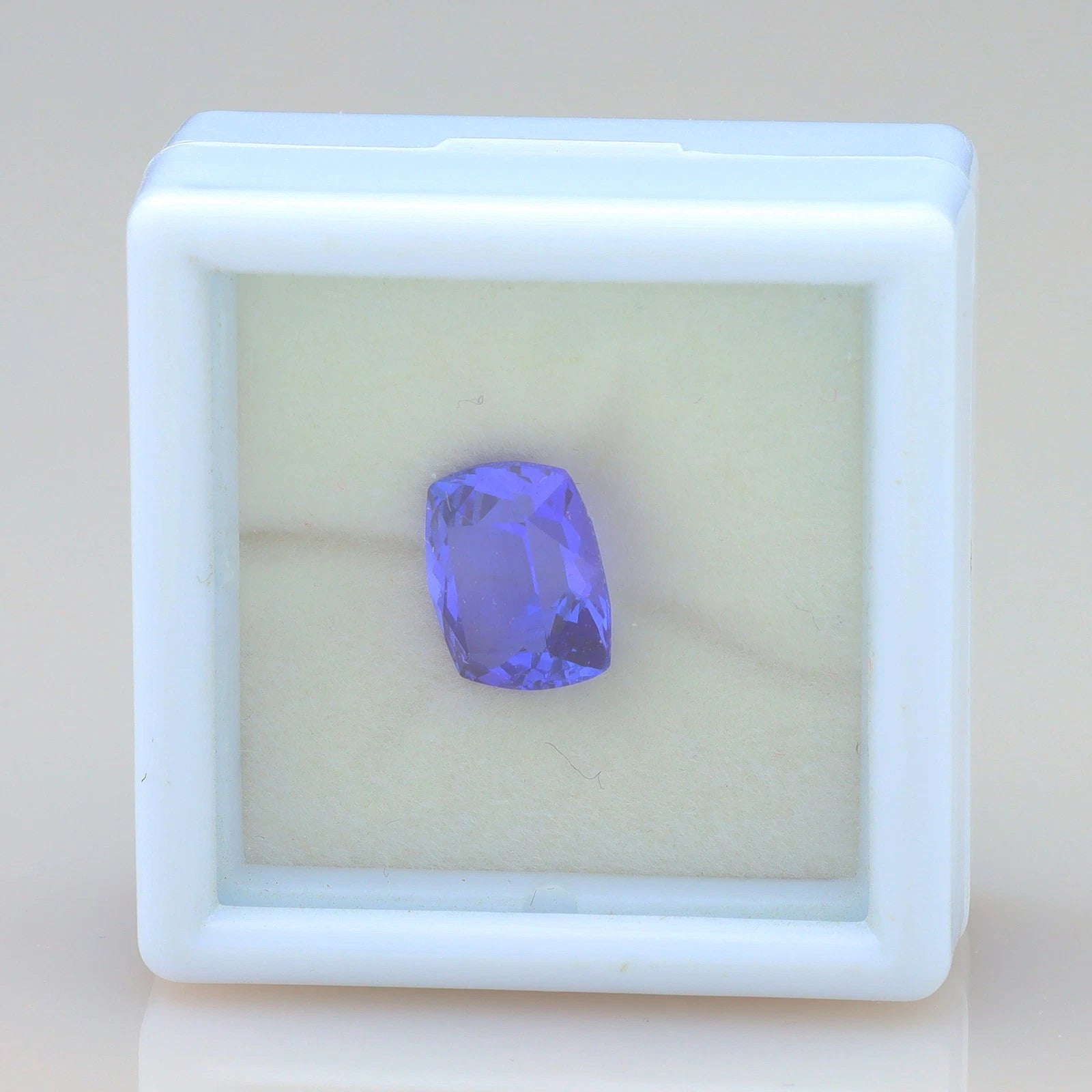 TANZANITE TAGLIO CUSCINO