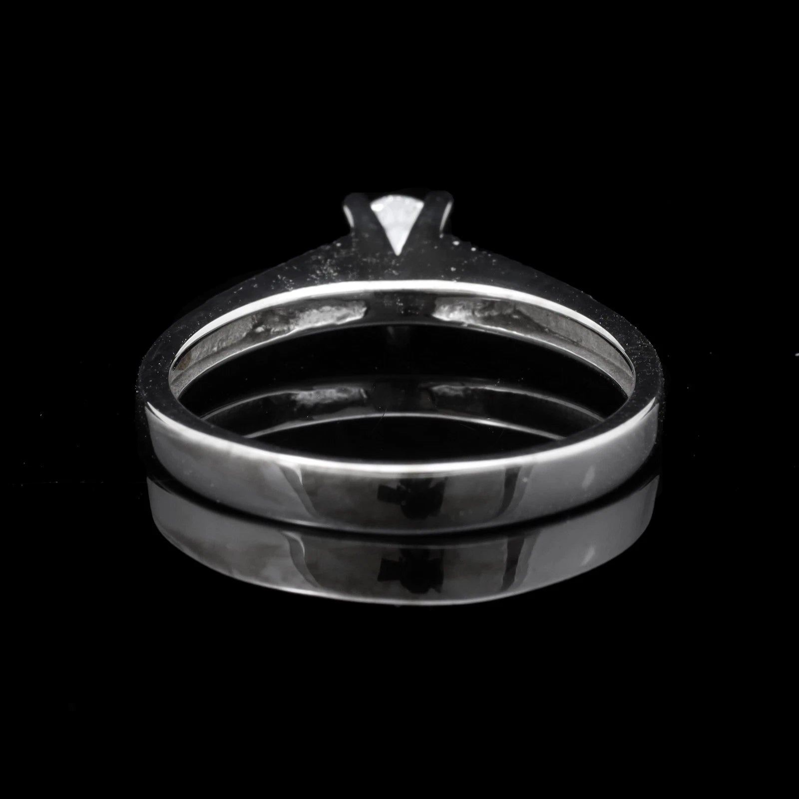 ANELLO IN ORO BIANCO