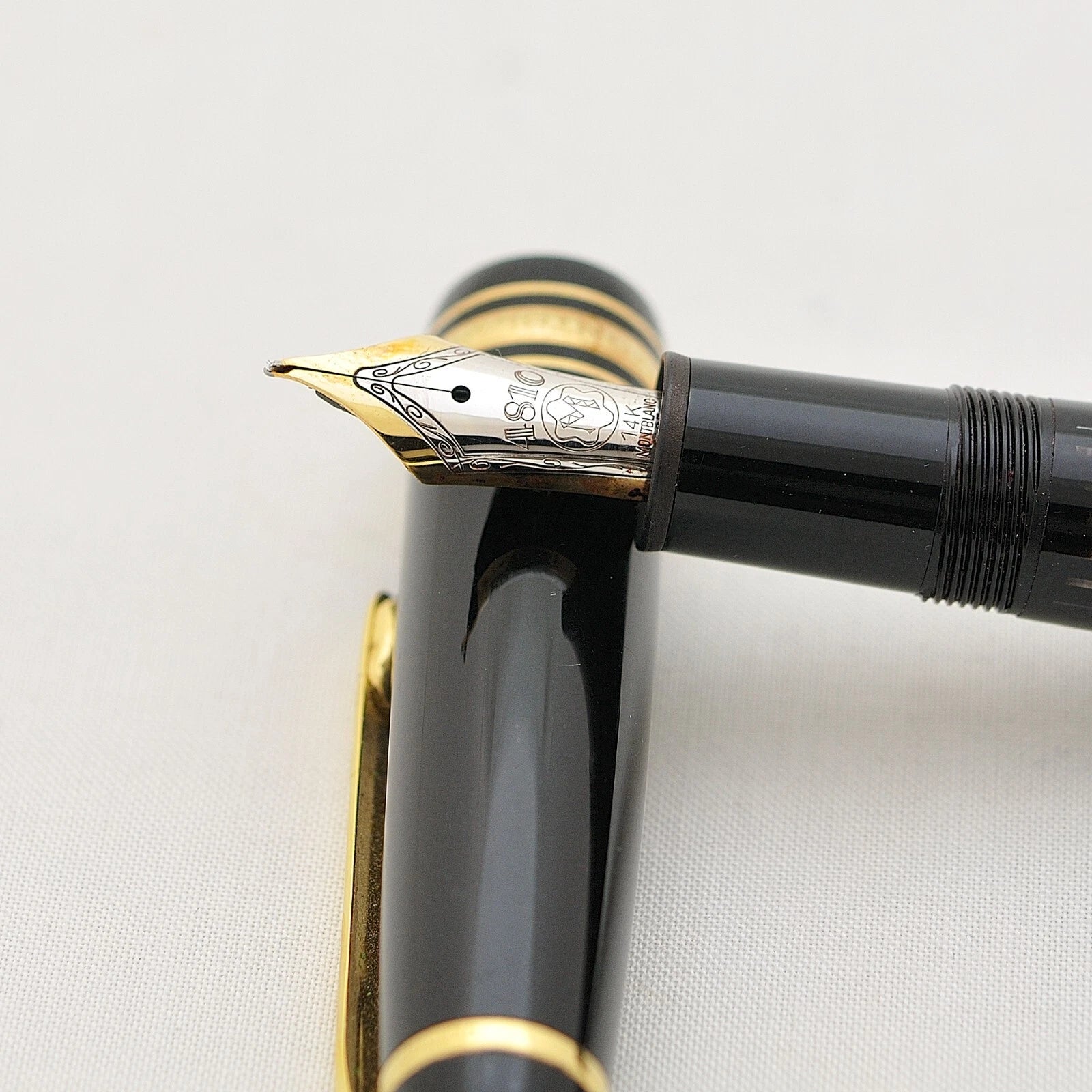 MONTBLANC MEISTERSTUCK GOLD-COATED 4810 BLACK FOUNTAIN