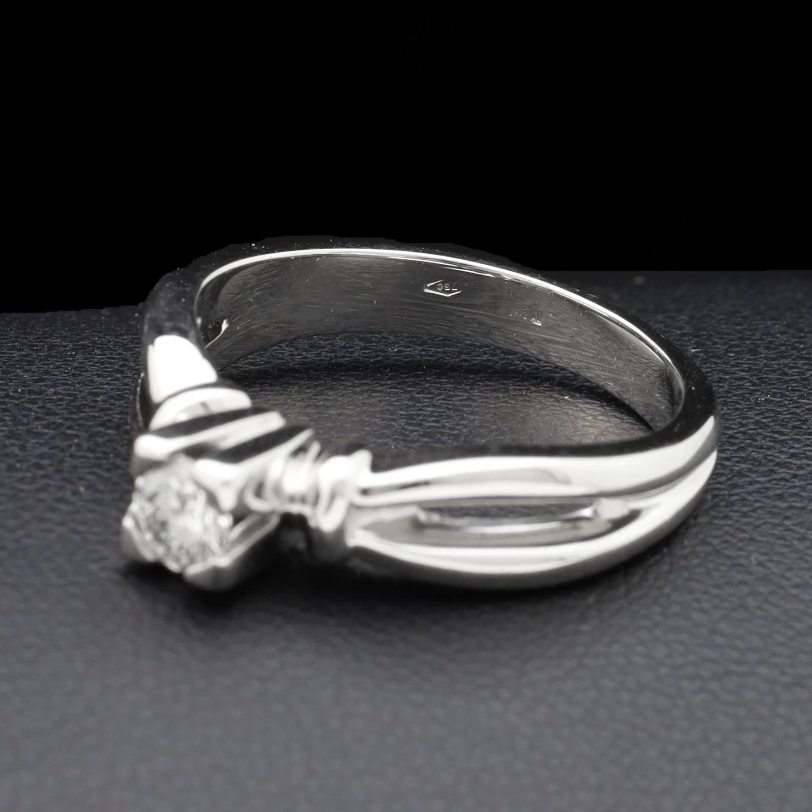 ANELLO SOLITARIO HUG