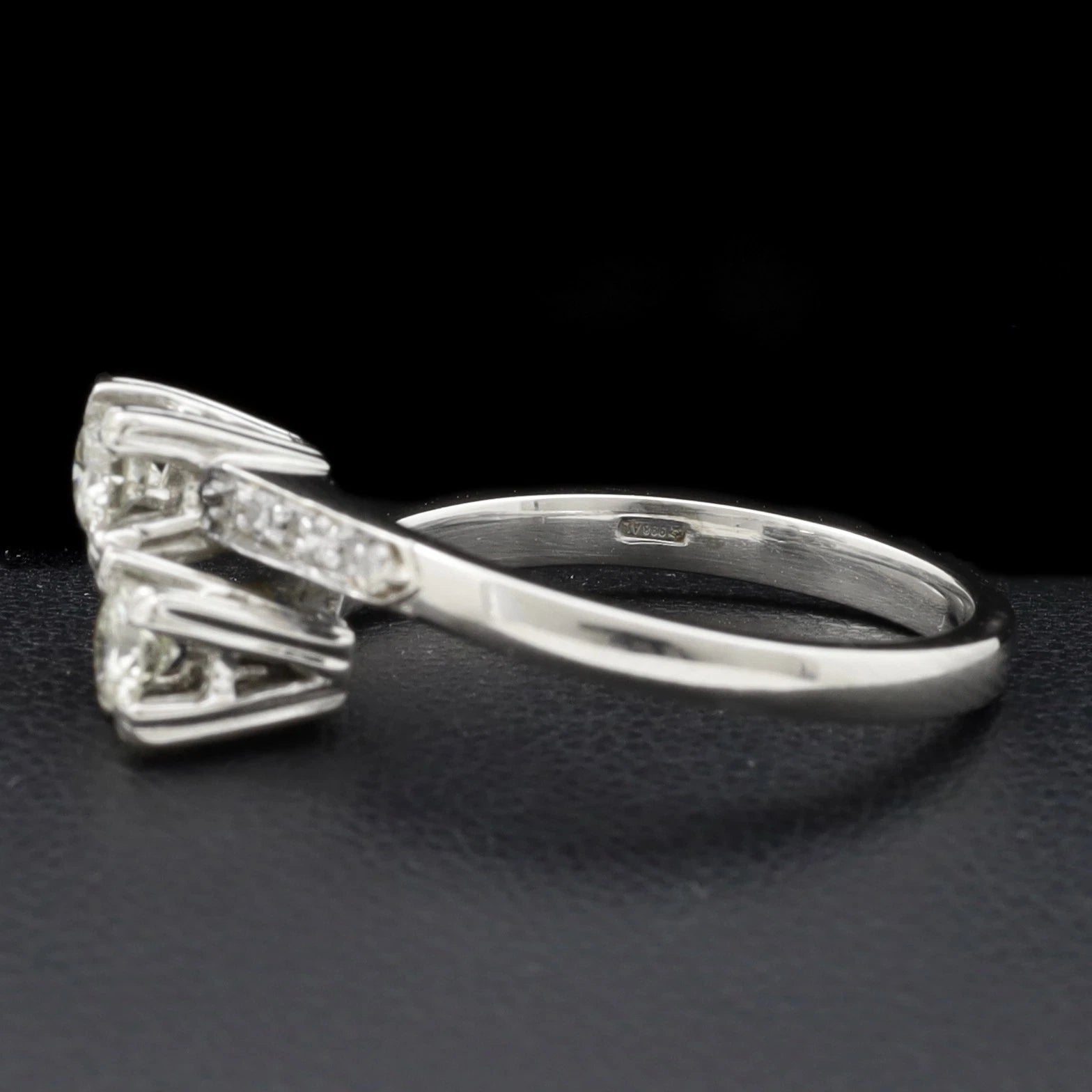 ANELLO CONTRARIE' IN ORO BIANCO 18 KT 750