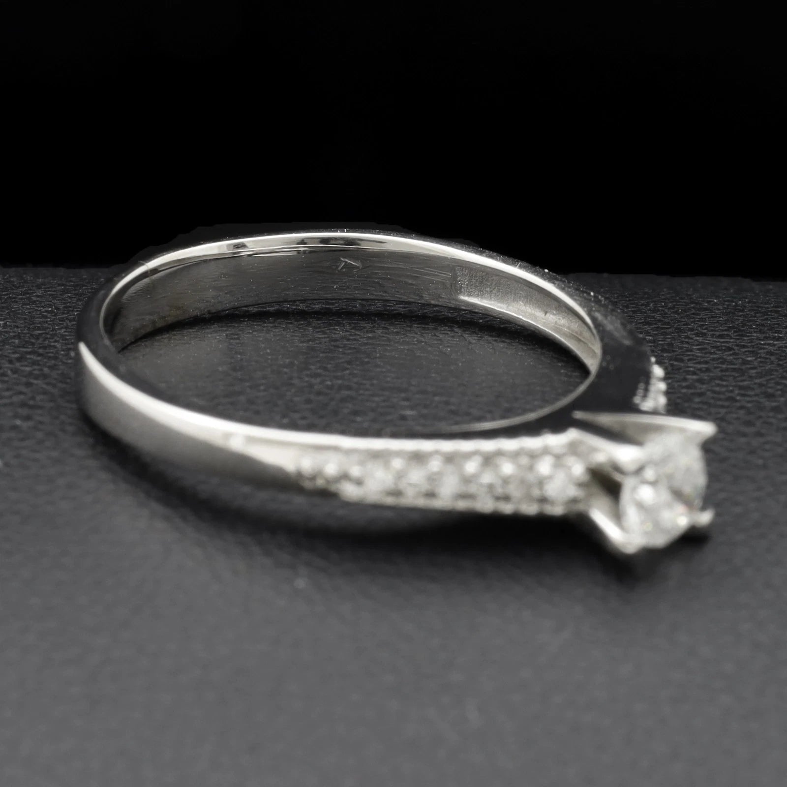 ANELLO IN ORO BIANCO