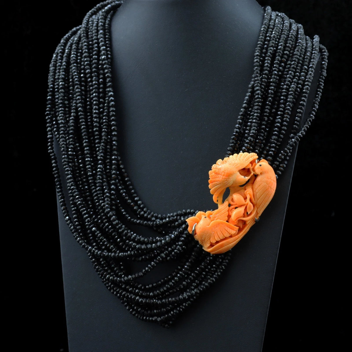 COLLANA IN SPINELLO NERO E CORALLO NATURALE