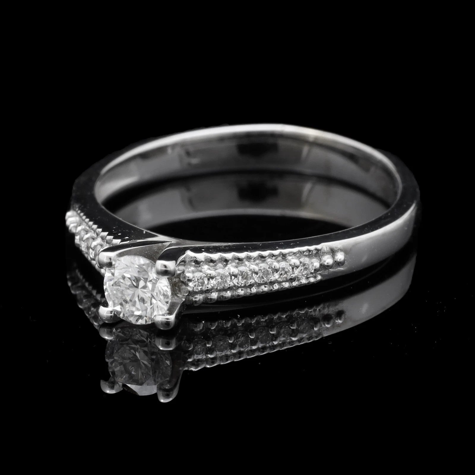 ANELLO IN ORO BIANCO