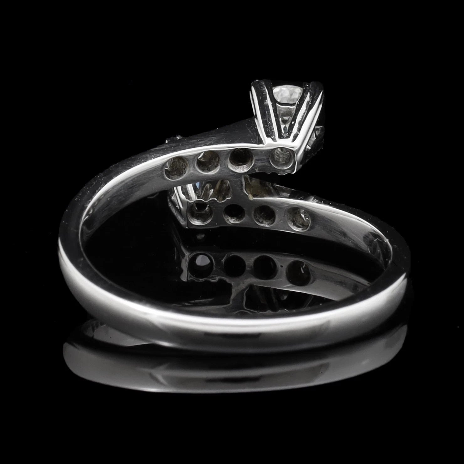 ANELLO CONTRARIE' IN ORO BIANCO 18 KT 750