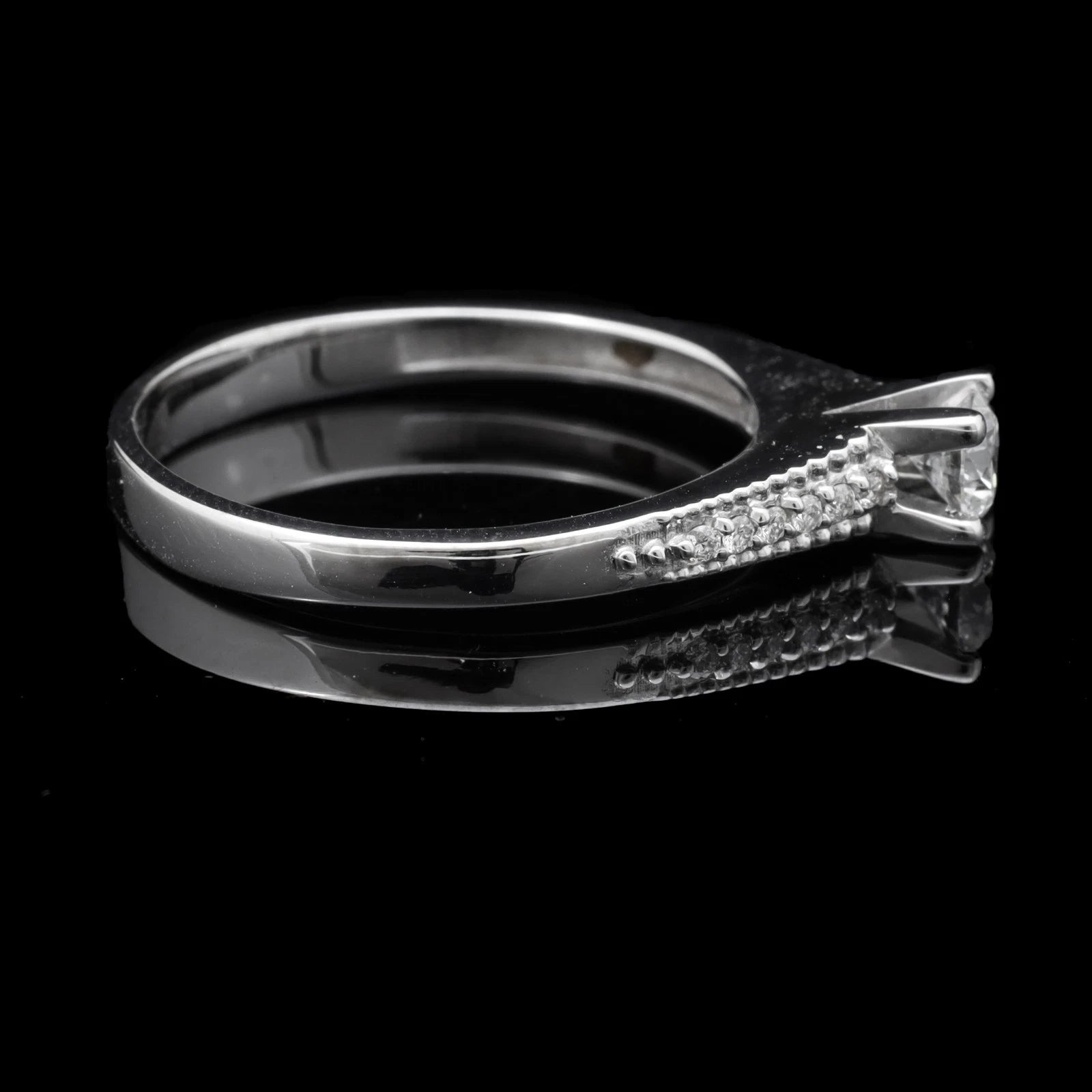 ANELLO IN ORO BIANCO