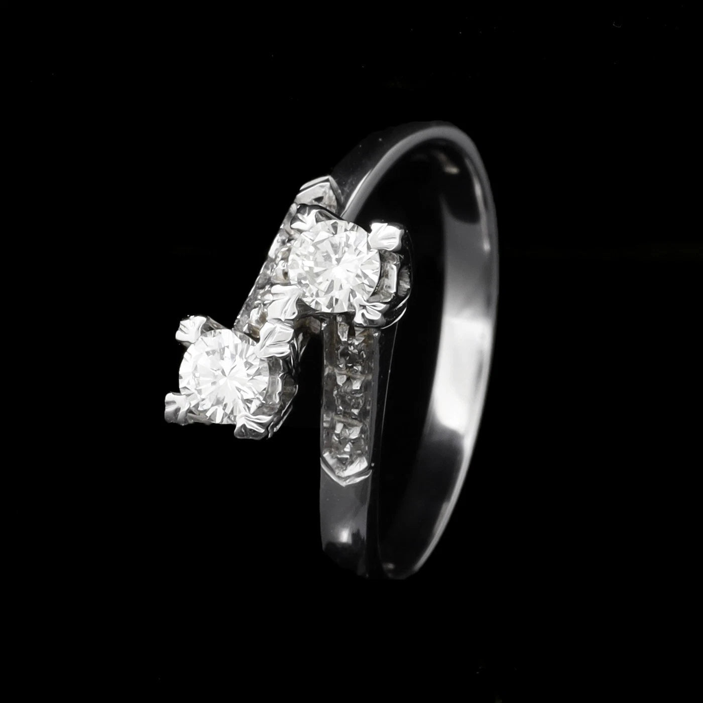 ANELLO CONTRARIE' IN ORO BIANCO 18 KT 750