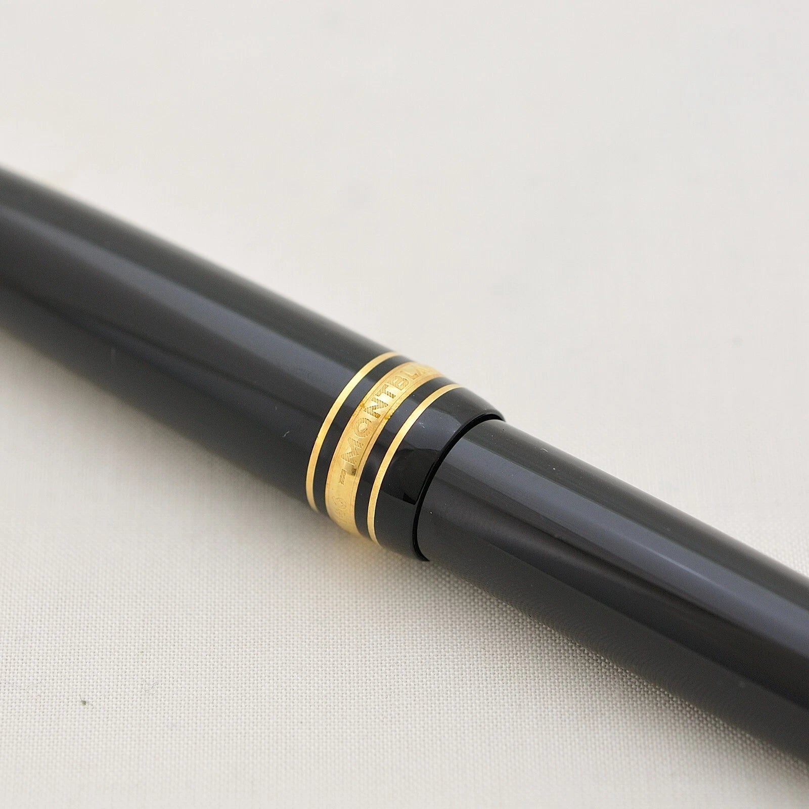 MONTBLANC MEISTERSTUCK GOLD-COATED 4810 BLACK FOUNTAIN
