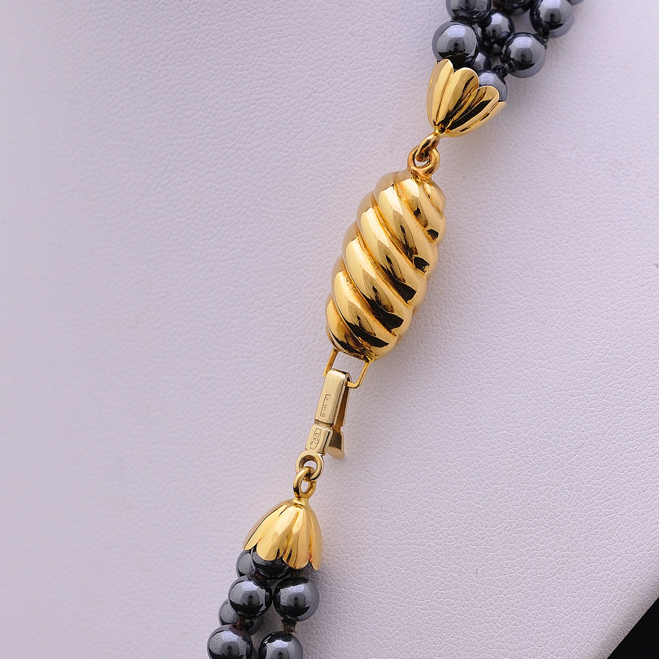 COLLANA IN ORO E EMATITE